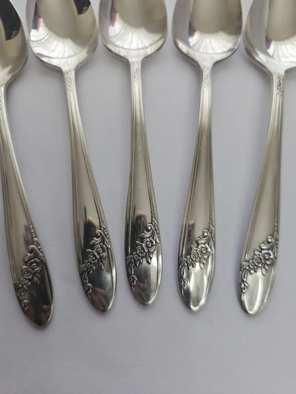 5 Oneida Queen Bess II Teaspoon 6